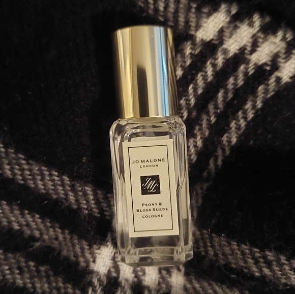 🐸Add to bundle for $10 or $28 on its own! Peony & Blush Suede Jo malone - Picture 2 of 5